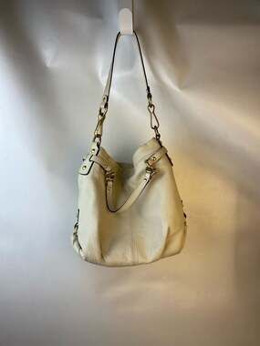 Coach Hobo Ivory Cream Pebbled Leather Shoulder Bag F17165